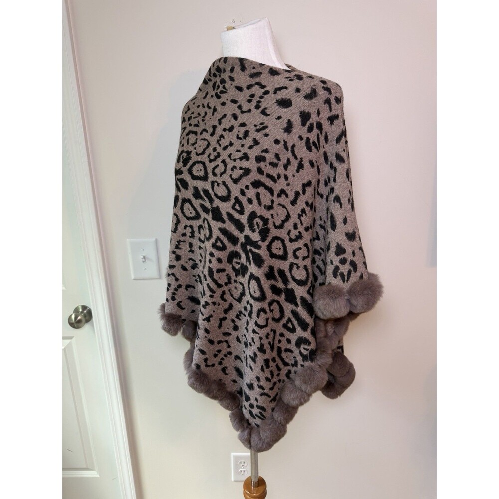 La Fiorentina Womens Rex Rabbit Fur Pom Pom Trim Leopard Poncho Wrap
